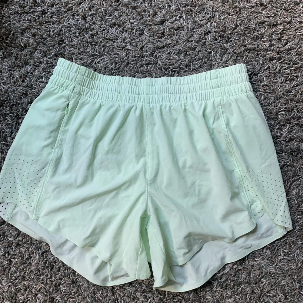 Athleta Hustle 4.5" Shorts